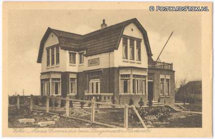 ansichtkaart: Ulrum, Villa 'Maria Coenradia' van Burgemeester Hartevelt