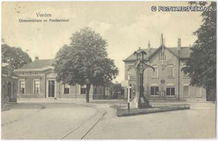 ansichtkaart: Vorden, Gemeentehuis en Postkantoor