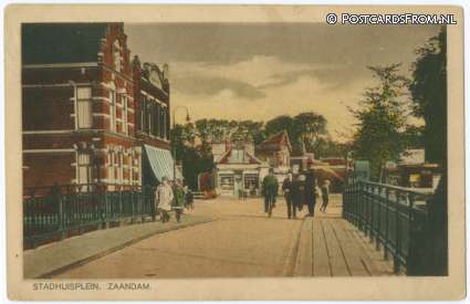 ansichtkaart: Zaandam, Stadhuisplein
