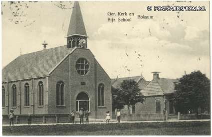 ansichtkaart: Boksum, Ger. Kerk en Bijz. School