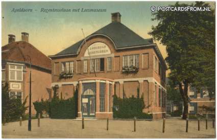 ansichtkaart: Apeldoorn, Regentesselaan met Leesmuseum