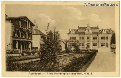 ansichtkaart: Apeldoorn, Prins Hendrikplein met Kon. H.B.S.