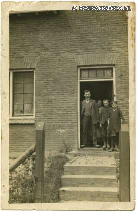 ansichtkaart: Brunssum, ? Schuttersveld. Kampstraat 29?