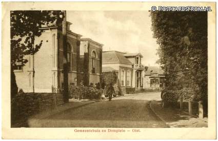 ansichtkaart: Olst, Gemeentehuis en Domplein