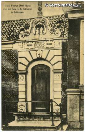 Enkhuizen, Fraai Poortje Anno 1625, van een huis in de Paktuinen ansichtkaart: Enkhuizen, Fraai Poortje Anno 1625, van een huis in de Paktuinen