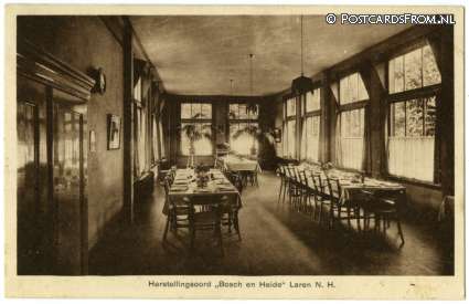 ansichtkaart: Laren NH, Herstellingsoord 'Bosch en Heide'. Eetzaal