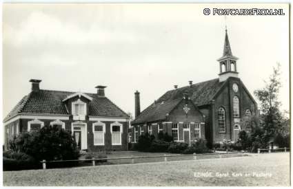 Ezinge, Geref. Kerk en Pastorie ansichtkaart: Ezinge, Geref. Kerk en Pastorie