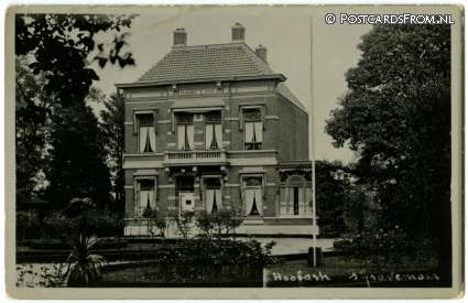 ansichtkaart: 's-Gravenmoer, Hoofdstraat. Huize 'Schoonzicht'