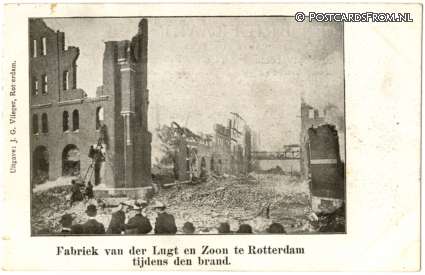 ansichtkaart: Rotterdam, Fabriek van der Lugt en Zoon tijdens den brand