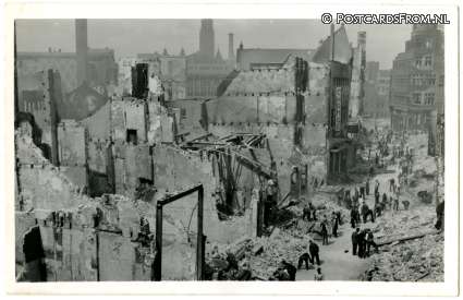 ansichtkaart: Rotterdam, Korte Hoogstraat na bombardement