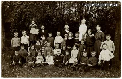 ansichtkaart: Hazerswoude-Dorp, School George III mei 1915