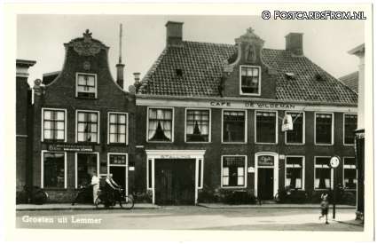 Lemmer, Groeten uit. Cafe 'De Wildeman'. - Amsterdamsche Bank ansichtkaart: Lemmer, Groeten uit. Cafe 'De Wildeman'. - Amsterdamsche Bank
