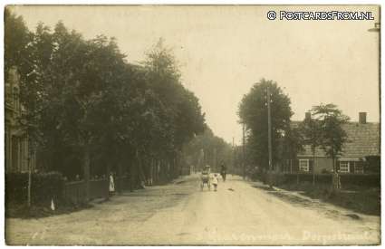 ansichtkaart: 's-Gravenmoer, Dorpstraat. Kinderwagen