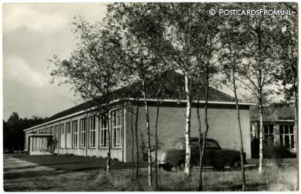 ansichtkaart: Sterksel, Huize 'Providentia'. School