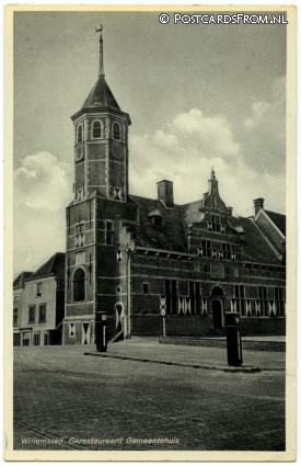 ansichtkaart: Willemstad, Gerestaureerd Gemeentehuis