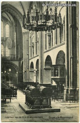 ansichtkaart: Roermond, Interieur van de O.L.V. Munsterkerk