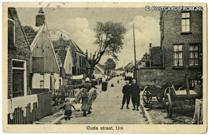 ansichtkaart: Urk, Oude straat
