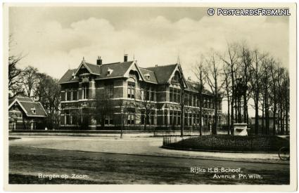 ansichtkaart: Bergen op Zoom, Rijks H.B. School. Avenue Pr. Wilh.