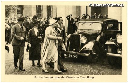 's-Gravenhage, Na het bezoek aan de Cineac te Den Haag ansichtkaart: 's-Gravenhage, Na het bezoek aan de Cineac te Den Haag