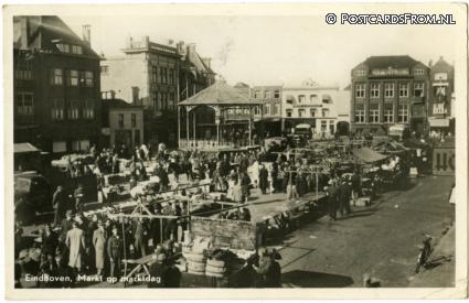 ansichtkaart: Eindhoven, Markt op marktdag