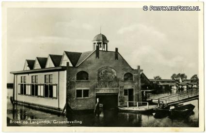 ansichtkaart: Broek op Langedijk, Groenteveiling