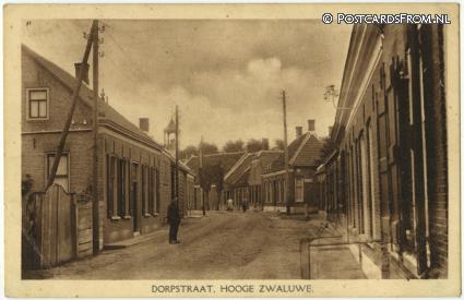 ansichtkaart: Hooge Zwaluwe, Dorpstraat