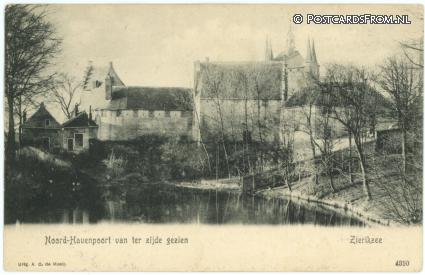 ansichtkaart: Zierikzee, Noord-Havenpoort van ter zijde gezien