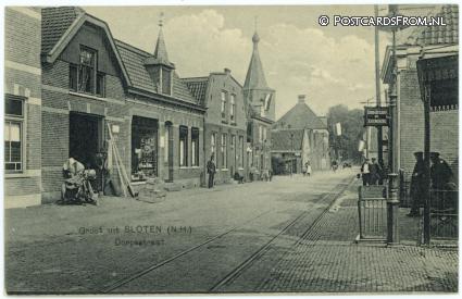 ansichtkaart: Sloten NH, Groet uit. Dorpsstraat