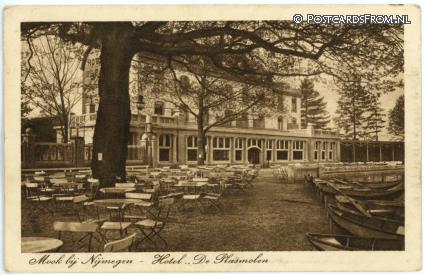 ansichtkaart: Mook, Hotel 'De Plasmolen'. Terras
