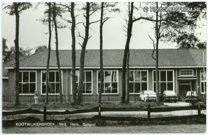 ansichtkaart: Kootwijkerbroek, Ned. Herv. School