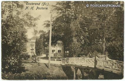 ansichtkaart: Oosterend Leeuwarden, N.H. Pastorie