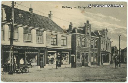 ansichtkaart: Halfweg NH, Kerkplein