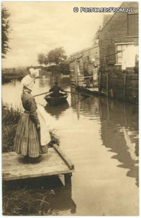 ansichtkaart: Volendam, Ha, daar komt Jan