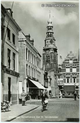 ansichtkaart: Vlissingen, Bellamypark met St. Jacobstoren