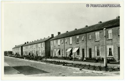 ansichtkaart: Woerden, Jacob Ruysdaelstraat