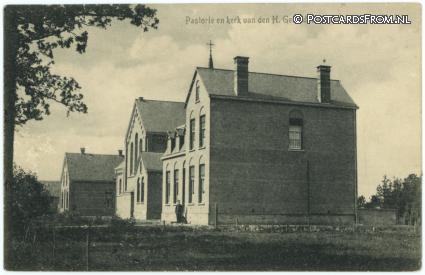ansichtkaart: Hulten, Pastorie en Kerk van den H. Gerardus Majella