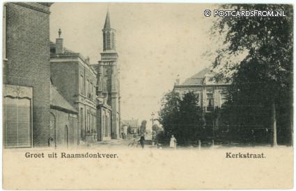 ansichtkaart: Raamsdonksveer, Kerkstraat