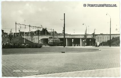 Leiden, Stationsviaduct ansichtkaart: Leiden, Stationsviaduct
