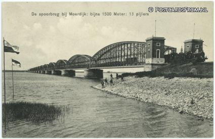 Moerdijk, De spoorbrug bij Moerdijk; bijna 1500 Meter; 13 pijlers ansichtkaart: Moerdijk, De spoorbrug bij Moerdijk; bijna 1500 Meter; 13 pijlers