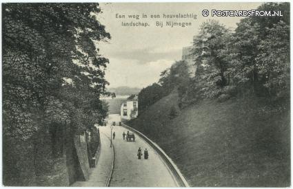 Nijmegen, Een weg in een heuvelachtig landschap. Bij Nijmegen ansichtkaart: Nijmegen, Een weg in een heuvelachtig landschap. Bij Nijmegen