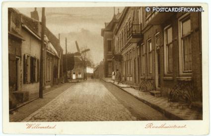 ansichtkaart: Willemstad, Raadhuisstraat