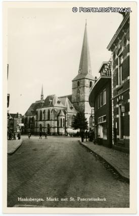 ansichtkaart: Haaksbergen, Markt met St. Pancariuskerk