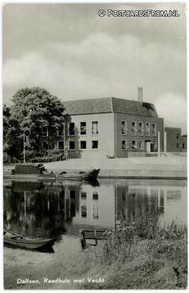 ansichtkaart: Dalfsen, Raadhuis met Vecht