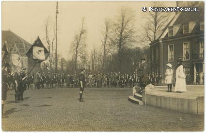 ansichtkaart: 's-Gravenhage, ? Koningin met padvinders? 19 April 1919