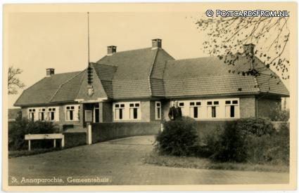 ansichtkaart: Sint Annaparochie, Gemeentehuis