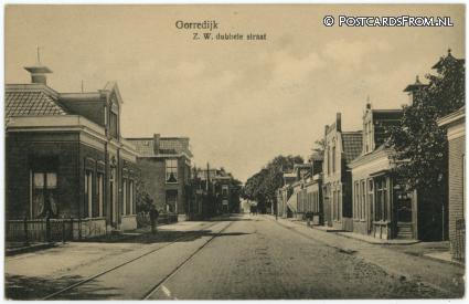 ansichtkaart: Gorredijk, Z.W. dubbele straat