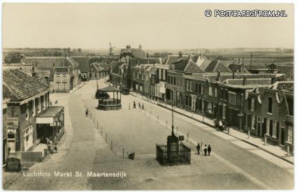 ansichtkaart: Maartensdijk, Luchtfoto Markt