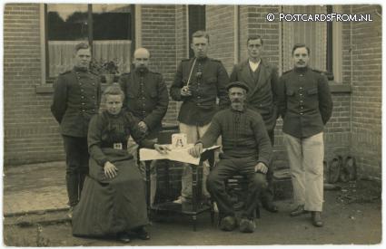 Spaarndam, ? Familie portret? ansichtkaart: Spaarndam, ? Familie portret?