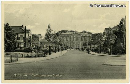 ansichtkaart: Dordrecht, Stationsweg met Station