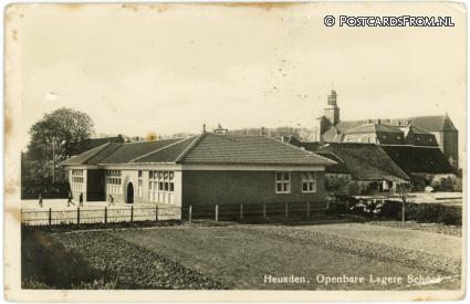ansichtkaart: Heusden, Openbare Lagere School